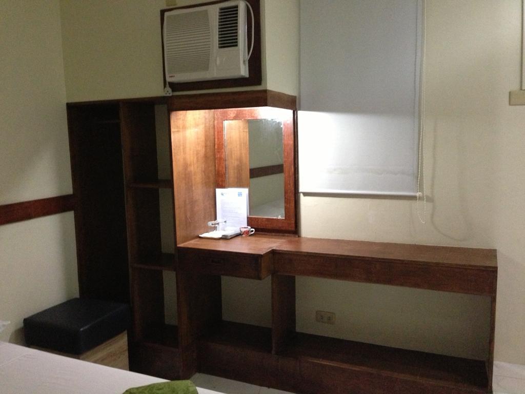 Qm Pension House Тагбиларан Сити Стая снимка