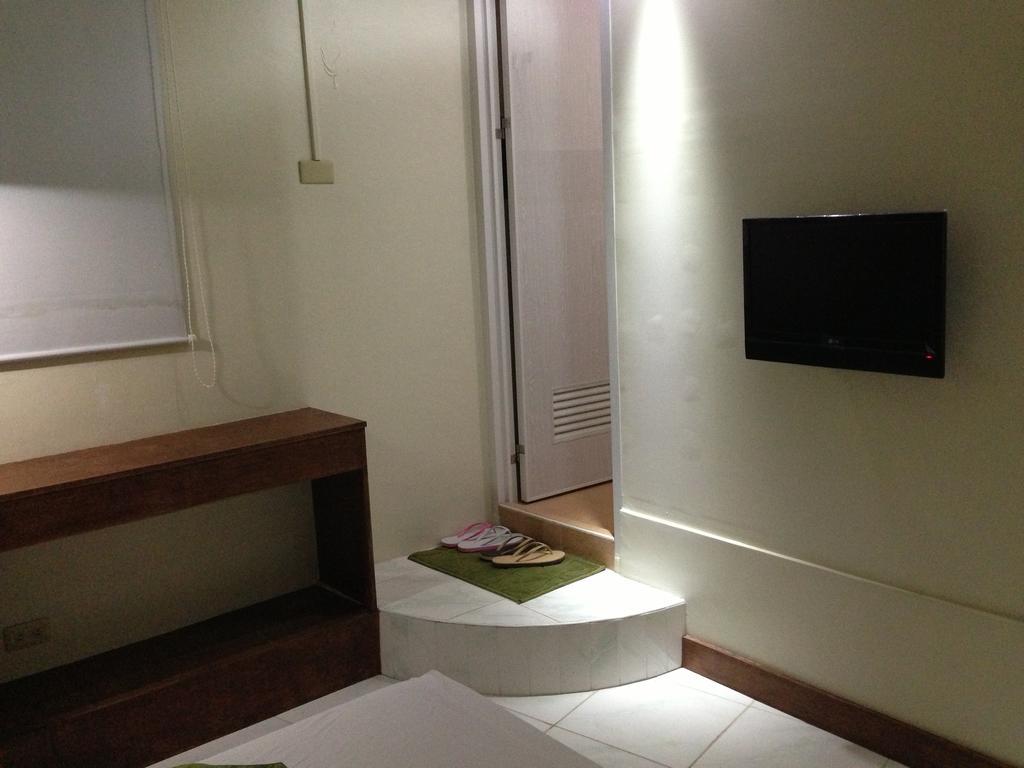 Qm Pension House Тагбиларан Сити Стая снимка