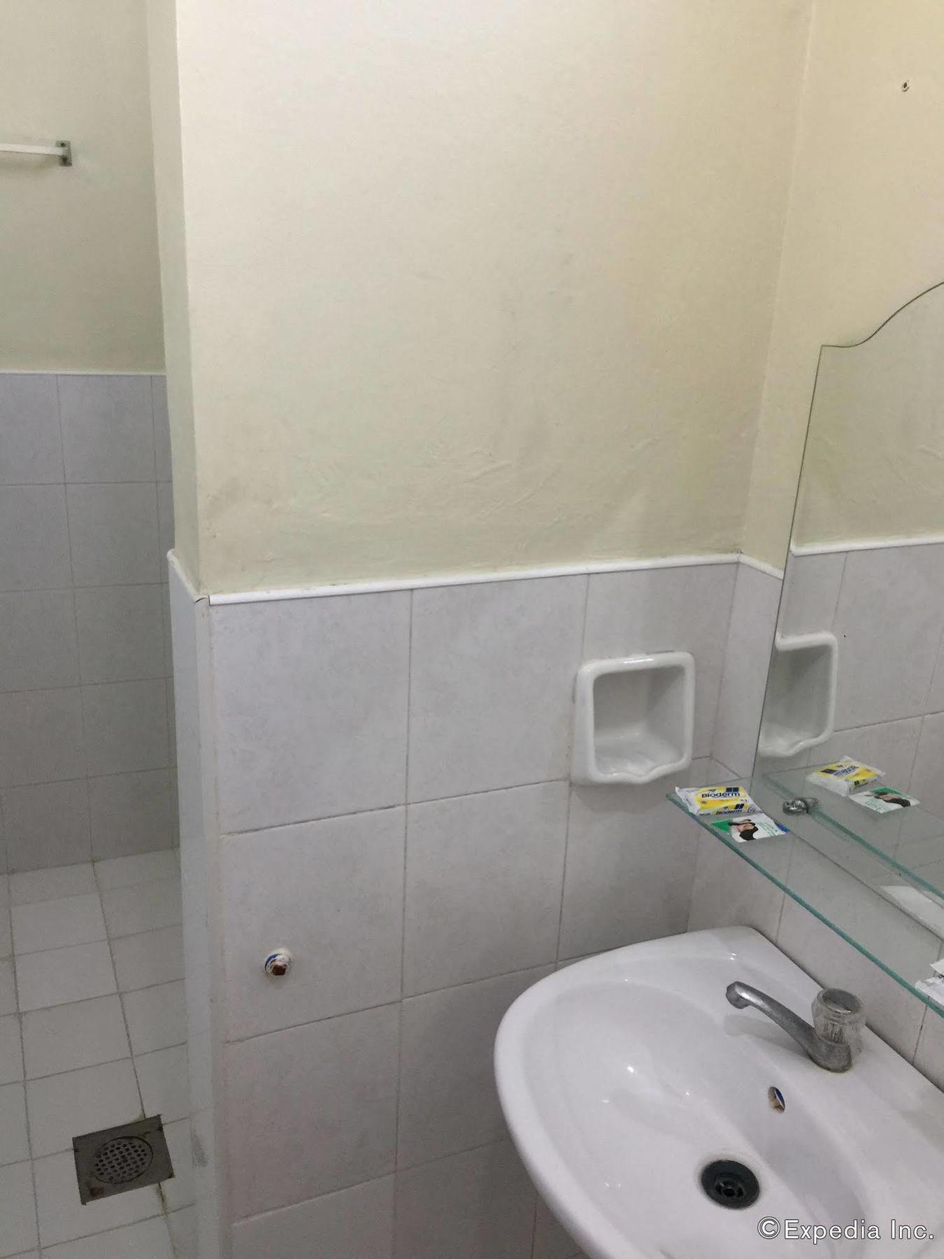 Qm Pension House Тагбиларан Сити Екстериор снимка